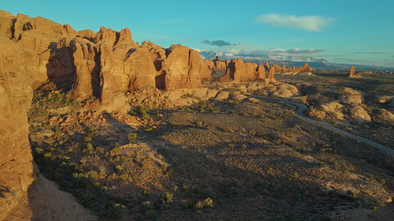 아치 내 타워 아치 국립 공원, 유타, 미국 - 항공 드론 촬영
