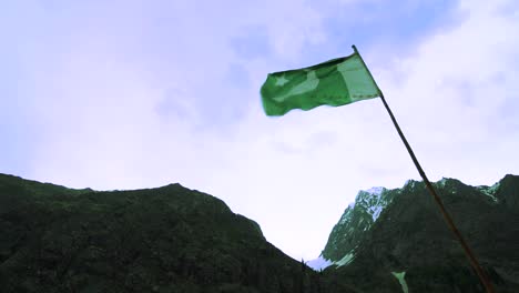 pakistan flag at the boarder of kashmir