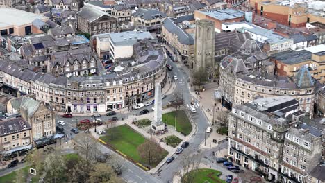 panning dron aéreo centro de la ciudad de harrogate norte de yorkshire ciudad del reino unido