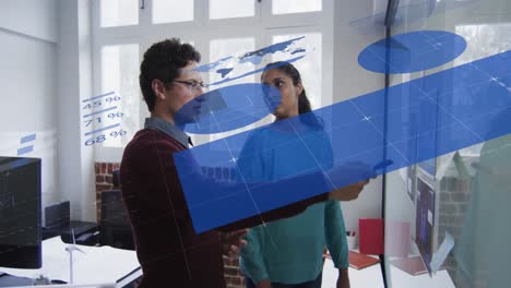 animación del procesamiento de datos sobre diversas personas de negocios en la oficina