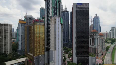 Kuala-Lumpur-Malaysia-Hochhäuser-Und-Wolkenkratzer-Dröhnen-Aufsteigend