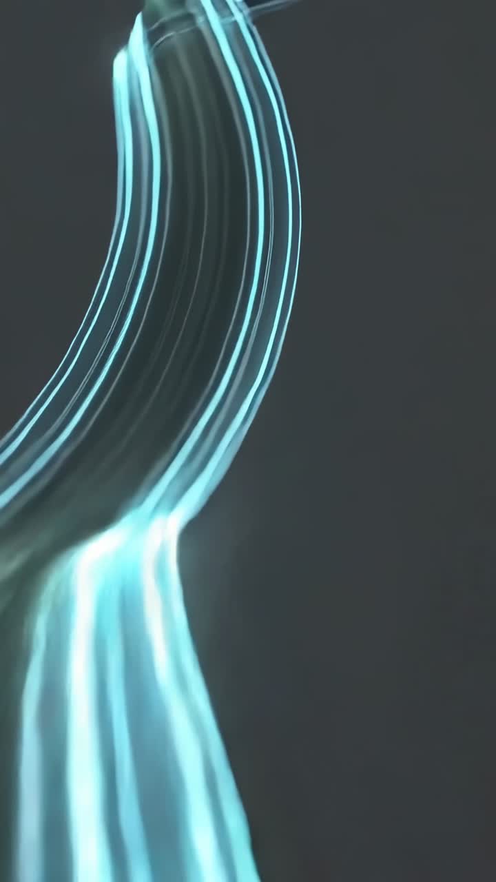 Linee blu astratte e luminose che scorrono e si avvolgono in un ciclo continuo
