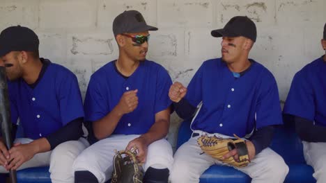 Baseball-players-discussing-together-