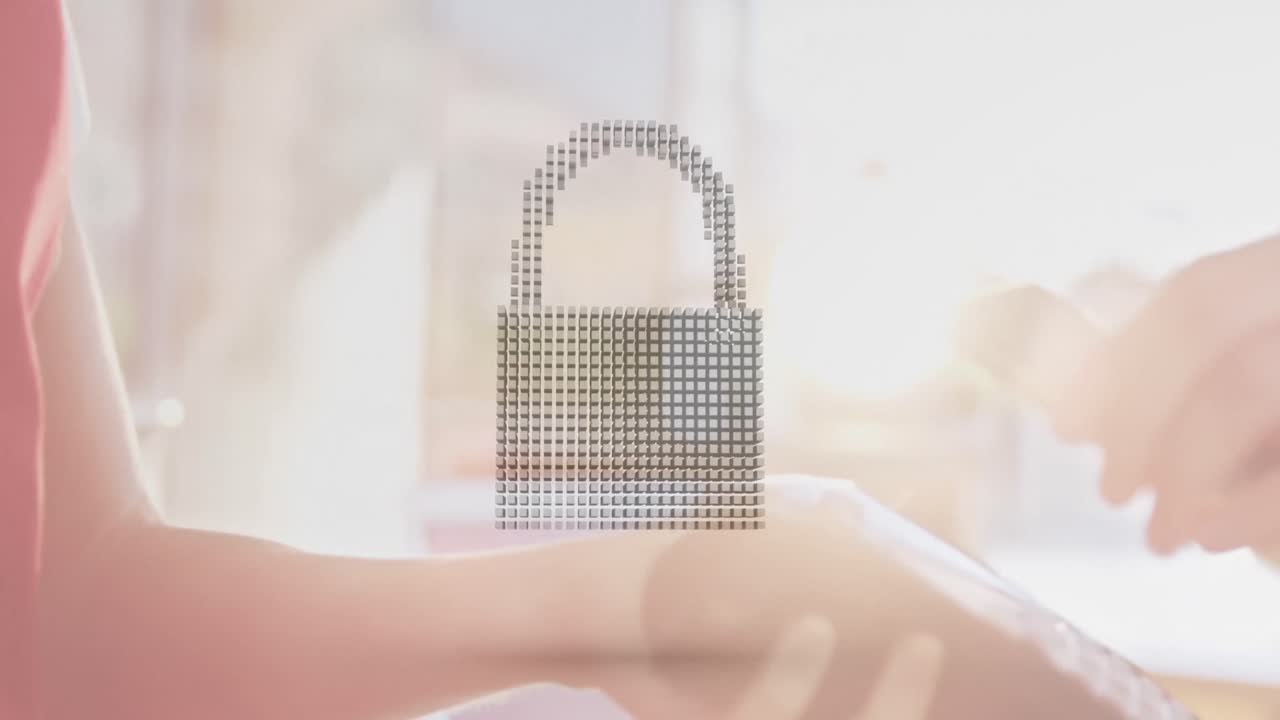 animación del candado de seguridad de la red sobre las personas que utilizan el terminal de pago