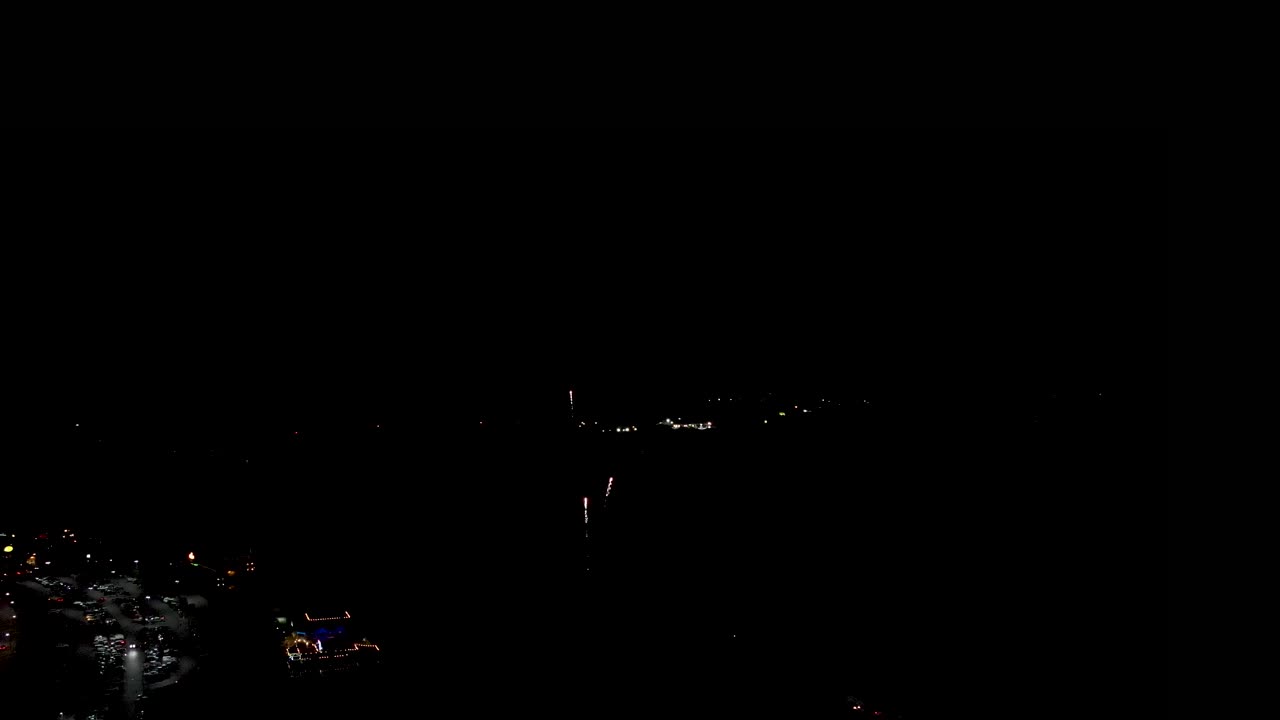 강 위의 불꽃 놀이