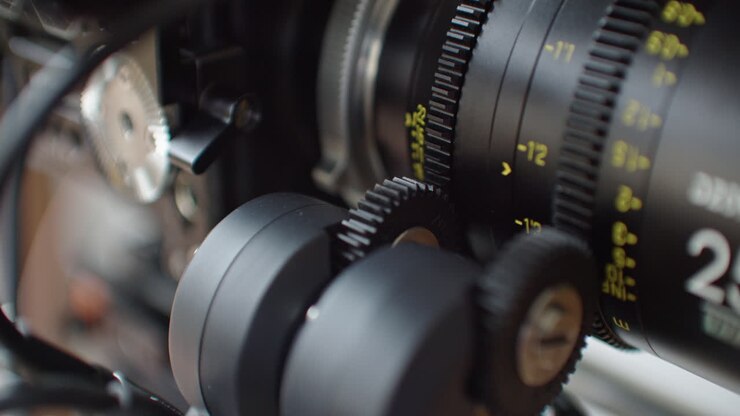 Calibrazione del diaframma di un obiettivo cinematografico con un sistema wireless.
