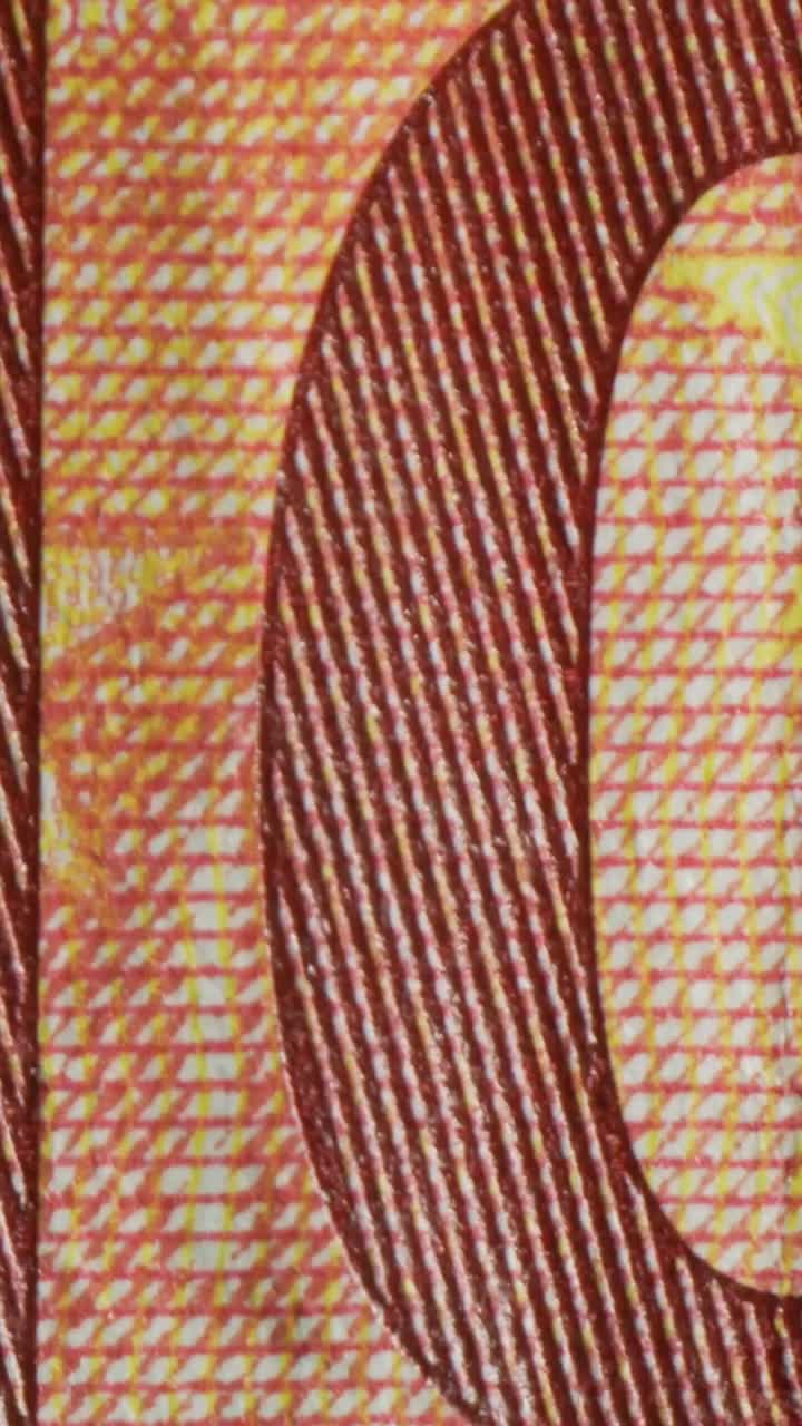 acercamiento del número 0 y el número 20 en los billetes