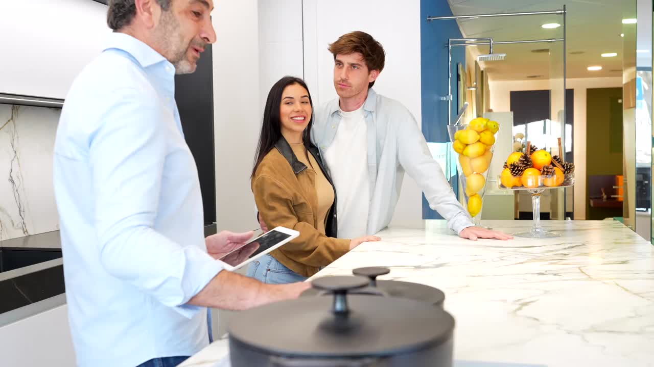 personas en una cocina