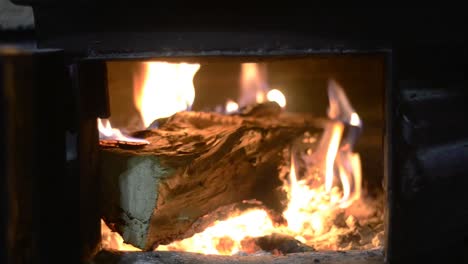 cozy firewood chimene