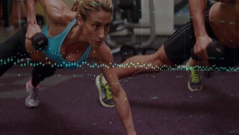 animación del procesamiento de datos financieros sobre personas caucásicas haciendo ejercicio en el gimnasio.