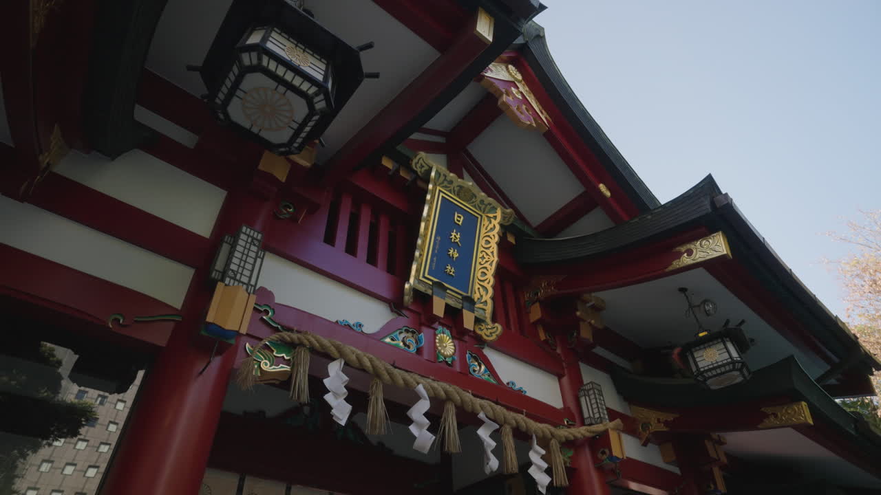 entrada del santuario hie - santuario sintoísta en nagatacho, chiyoda, tokio, japón