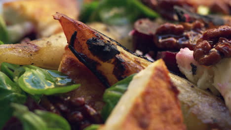 Baked-goats-cheese-and-pear-salad,-extreme-close-up-pan