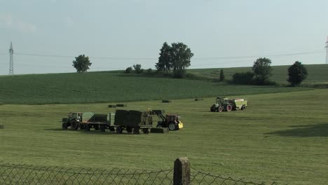 Hay-harvest-near-Neuburg-an-der-Donau,Bavaria,-Germany