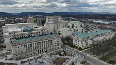 united states government buildings holding offices for federal departments