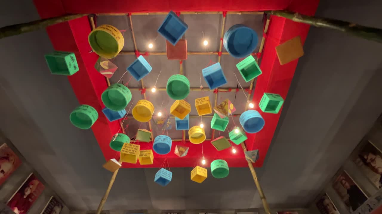 During this time of Durga Puja, one of the main festivals of Bengalis, people throng the idol premises in large numbers to see the goddess.