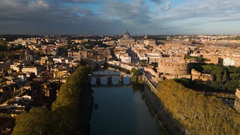 Disparo-De-Un-Dron-Hacia-Atrás-Revela-El-Río-Tíber-De-Roma