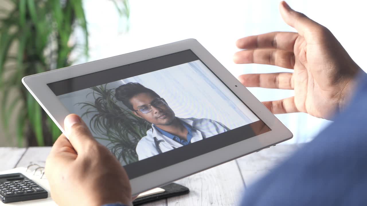 Videoconsulto con un medico su un tablet