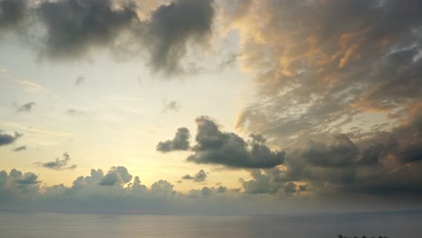 驚人的日落雲景在太平洋海岸, 熱帶風暴雲