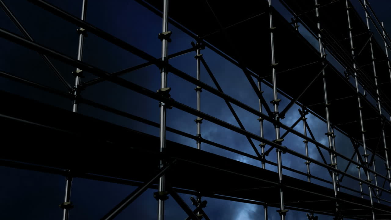 видео с громом и строительными лесами