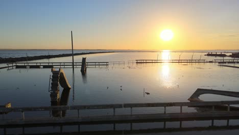 restos inundados de un histórico balneario en argentina, epecuén