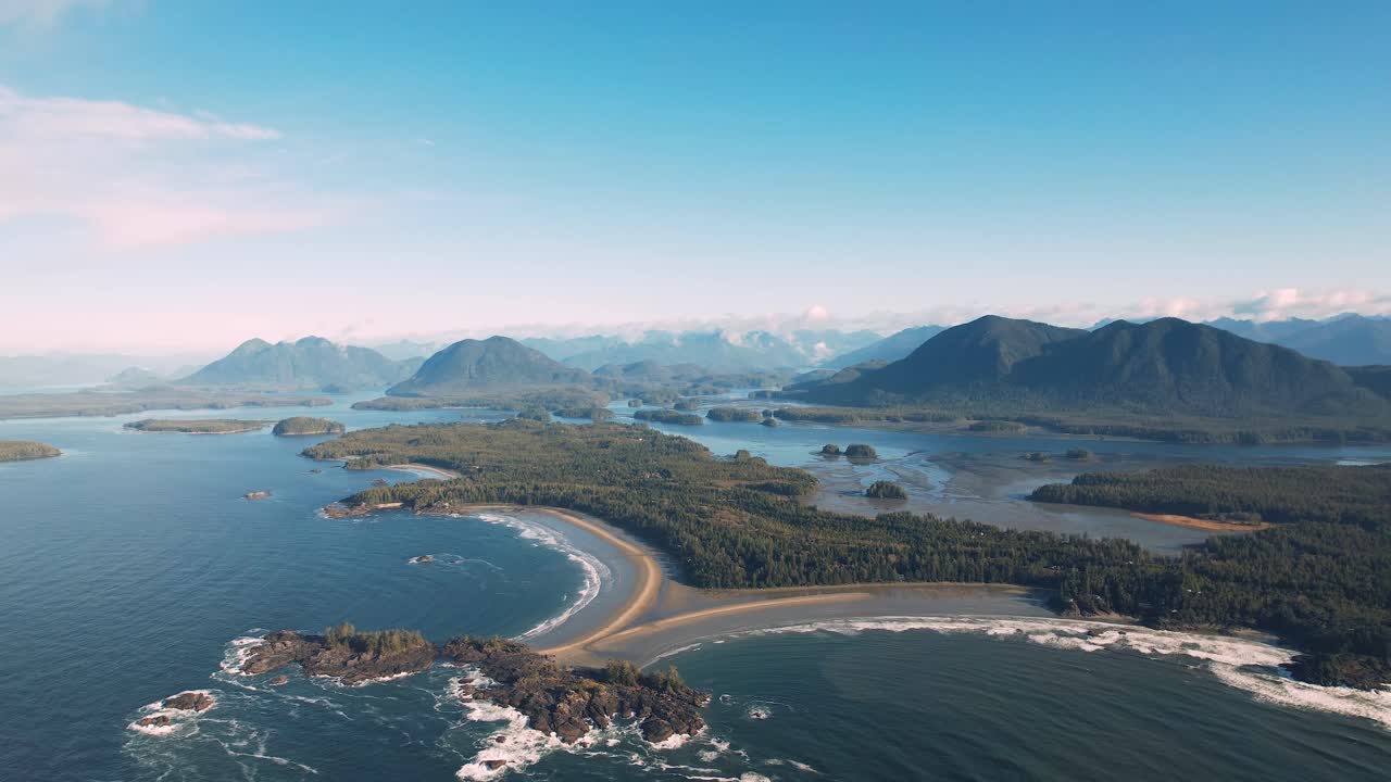 Havøyer og stranddroneopptak Tofino BC, Canada