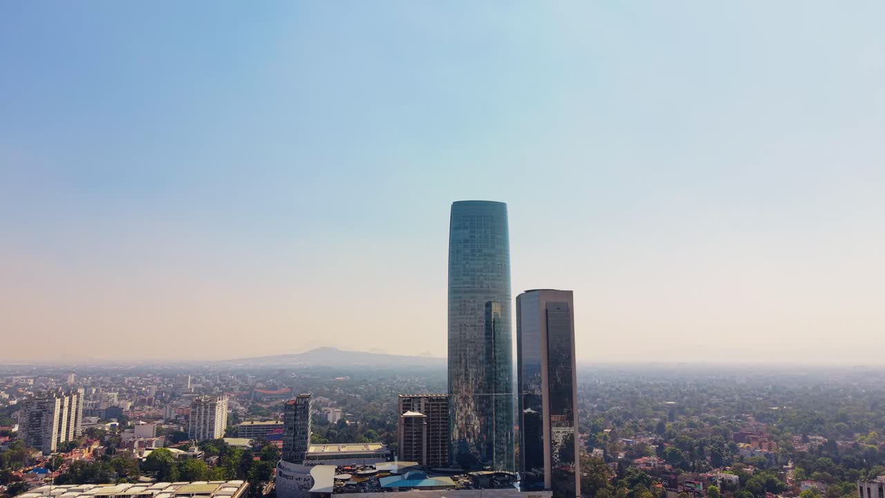 Veduta aerea di Torre Mitikah nel sud di Città del Messico.