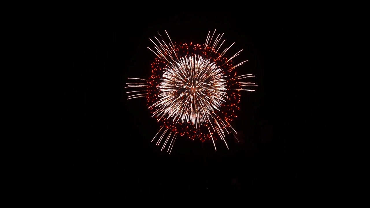 Colorful fireworks explosion light in the night sky green screen animation new years eve fireworks