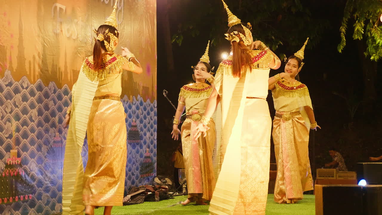 Spettacolo di danza thailandese