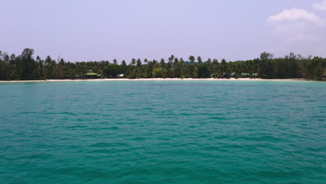 bahía tropical y bungalow hotel resort en la exótica playa de koh kood