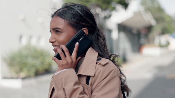City phone call, conversation
