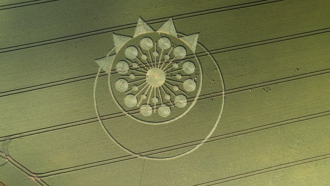 녹색 농장 땅, owslebury, 햄프셔에서 작물 원 위의 높은 각도 안테나