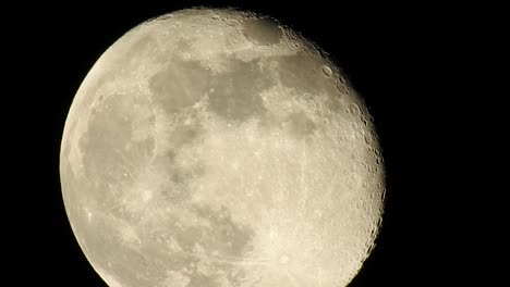 Video-De-Un-Primer-Plano-De-Una-Luna-Llena