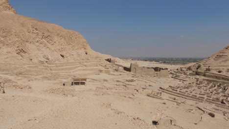 ruinas de deir el-medina también conocido como dayr al-madīnah, antigua aldea de trabajadores egipcios, luxor, egipto