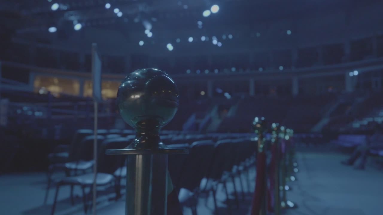 관객 들 과 함께 흐릿 한 권투 경기장 내부