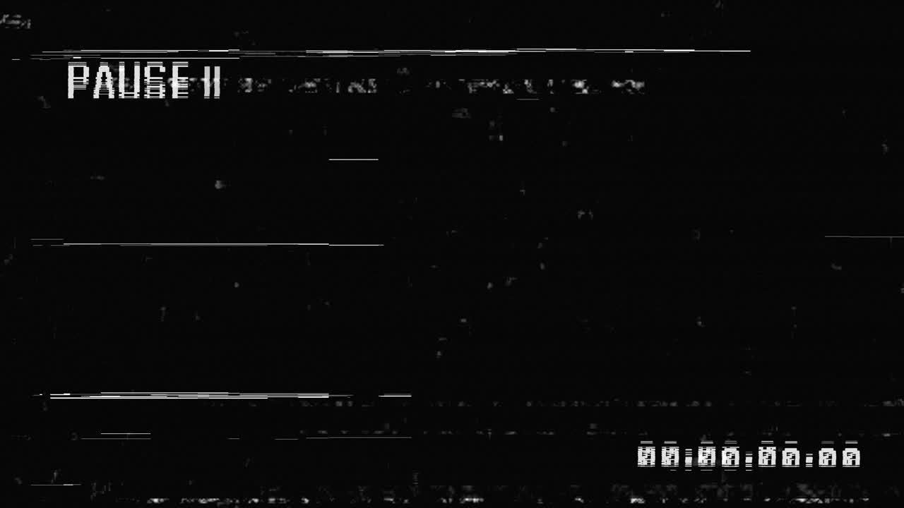 Schermata di pausa VHS retrò con effetto glitch e statico