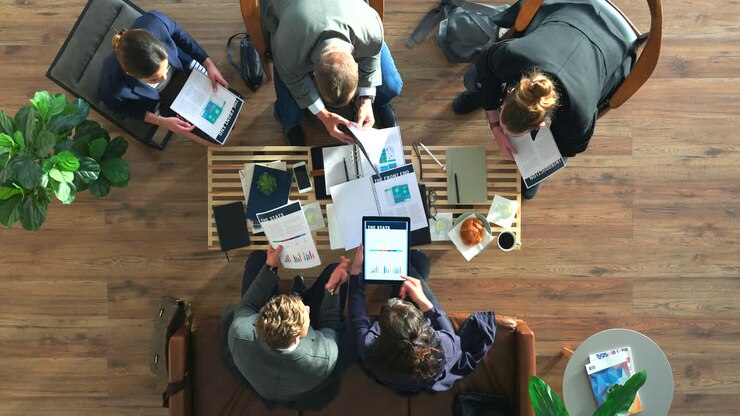 Forretningsfolk, team og møde i timelapse