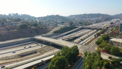 Antenne-Von-East-Los-Angeles-Mit-10-Freeway-Im-Vordergrund