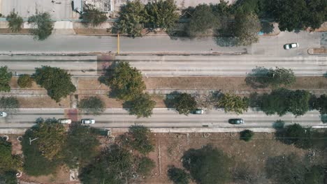 Vista-De-Aterrizaje-De-La-Avenida-Con-El-Ferrocarril-En-El-Medio