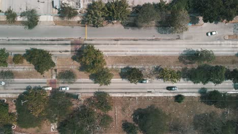 vista de aterrizaje de la avenida con el ferrocarril en el medio