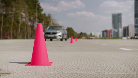 Car-in-driving-school