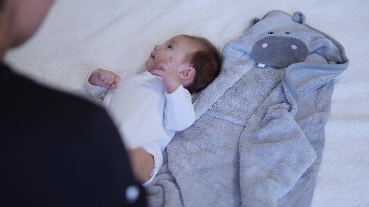 Esercizi di stimolazione precoce per il bambino.