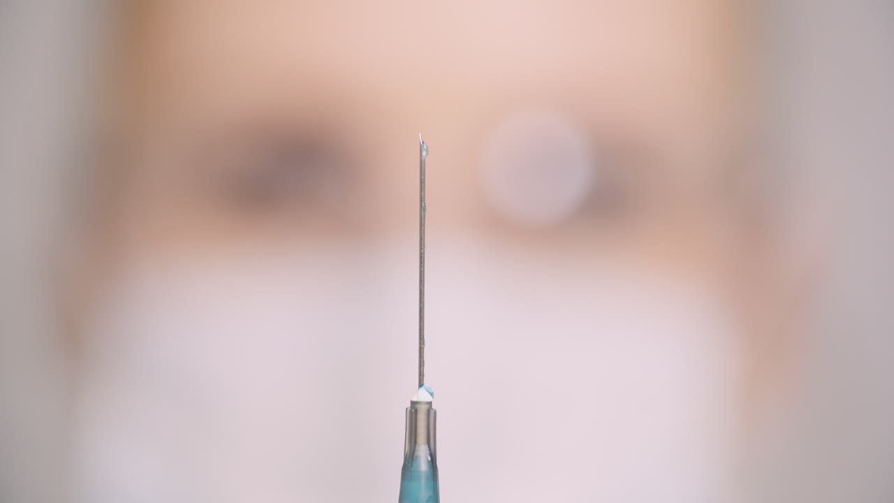 исследователь, работающий в лаборатории ученый, занимающий 1