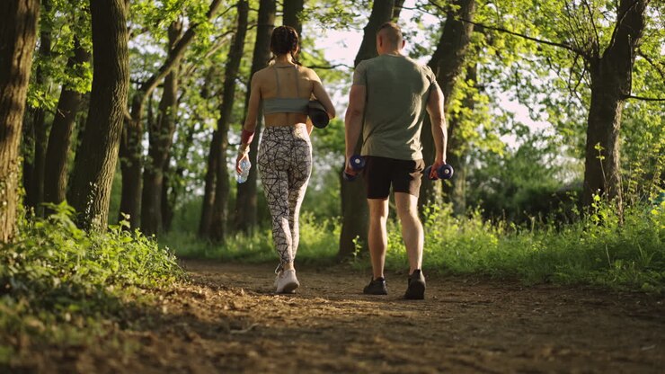 Casal de exercício no parque