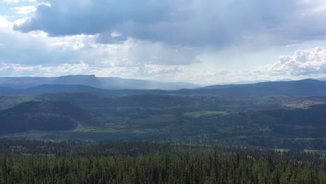 Über-Der-Wildnis:-Drohnenaufnahmen-Enthüllen-Die-Atemberaubende-Naturschönheit-Von-Smithers-BC