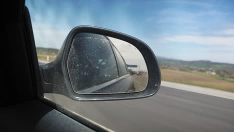 Conduciendo-Por-La-Autopista-En-Verano