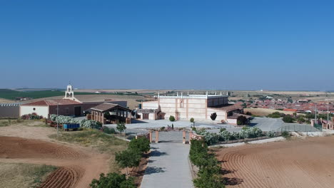 Bodega-Gótica,-Una-Hermosa-Bodega-Familiar-En-Rueda,-España-5