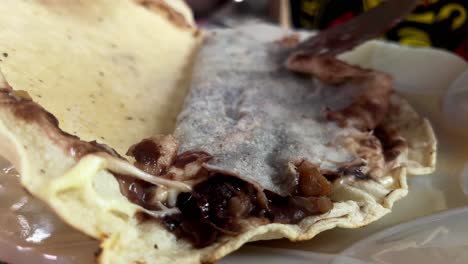 close-up-of-Tlayuda-traditional-Mexican-food