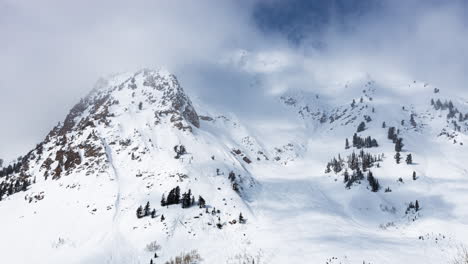 Time-lapse-of-high-clouds-swirling-around-a-mountain-peak-in-the-mountains-of-Utah