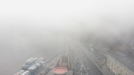 paisaje urbano nebuloso vista aérea