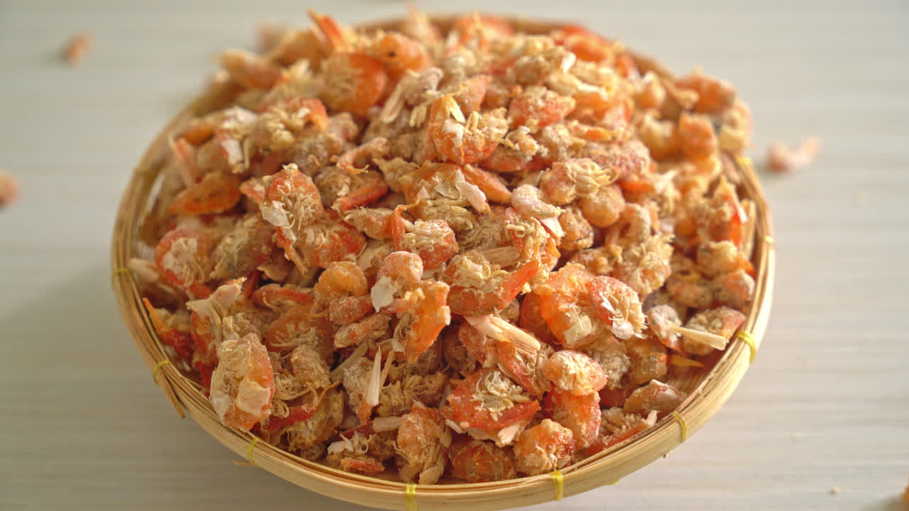 건조 된 새우 또는 건조 된 소금 된 새우